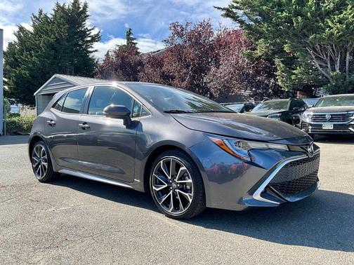 Magnetic Gray Metallic 2021 Toyota Corolla Hatchback XSE