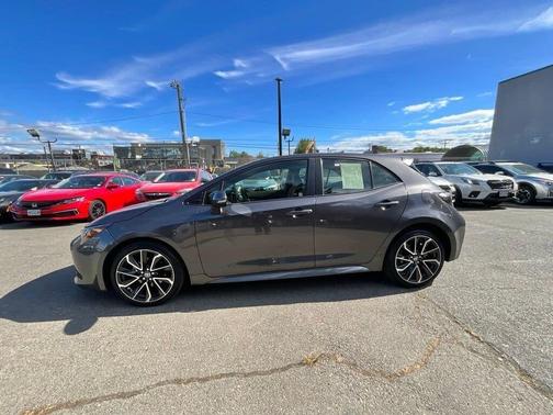 Magnetic Gray Metallic 2021 Toyota Corolla Hatchback XSE