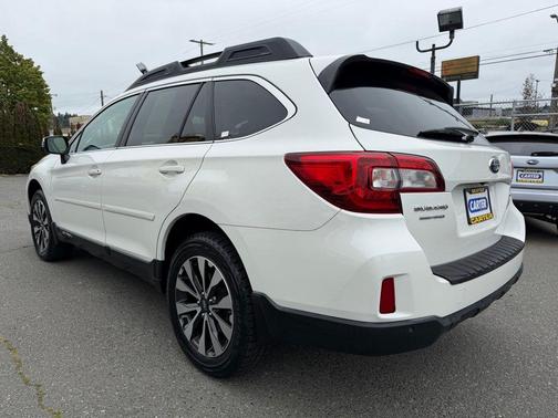 White 2017 Subaru Outback 2.5i Limited