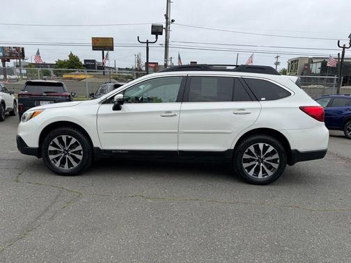 White 2017 Subaru Outback 2.5i Limited