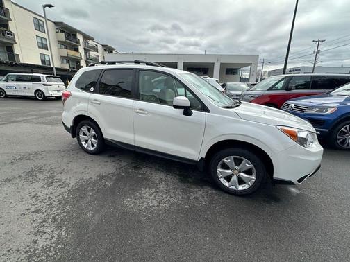 Crystal White Pearl 2016 Subaru Forester 2.5i Premium