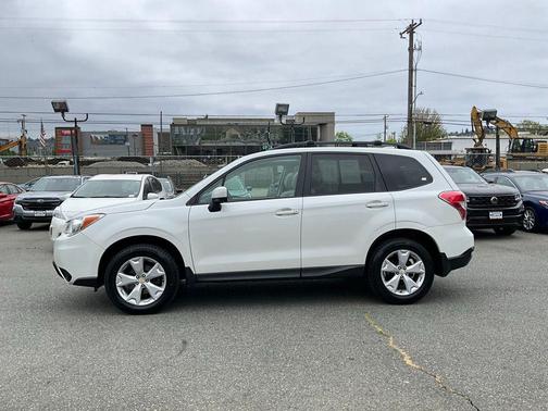 Crystal White Pearl 2016 Subaru Forester 2.5i Premium