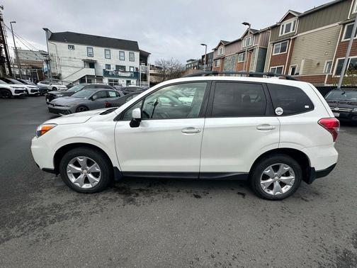 Crystal White Pearl 2016 Subaru Forester 2.5i Premium