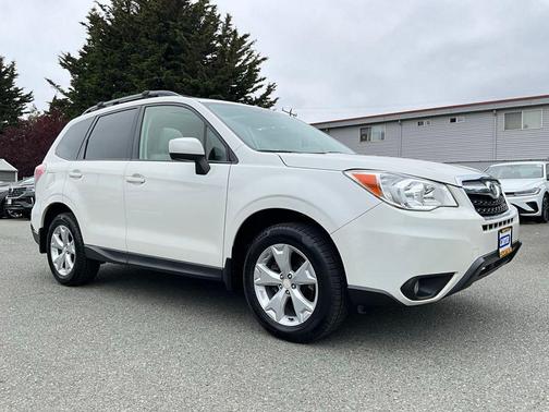 Crystal White Pearl 2016 Subaru Forester 2.5i Premium