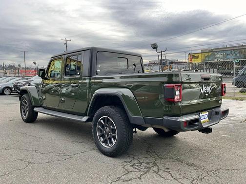 2023 Jeep Gladiator Overland