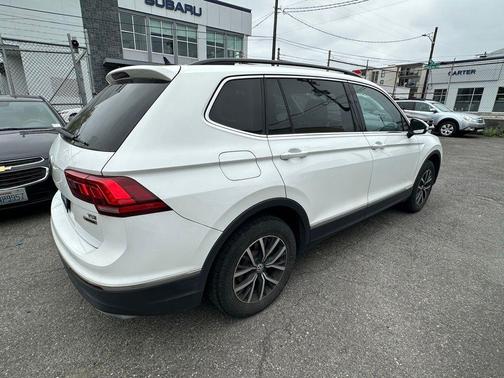 Pure White 2018 Volkswagen Tiguan 2.0T SE