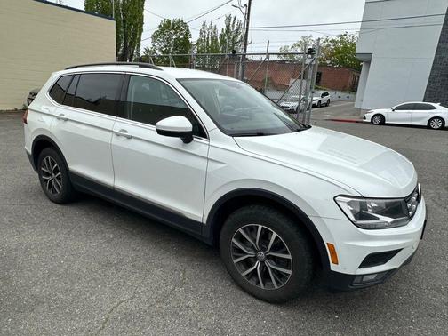 Pure White 2018 Volkswagen Tiguan 2.0T SE
