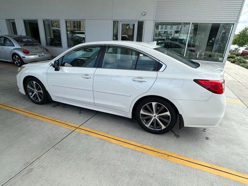 White 2017 Subaru Legacy 2.5i Limited