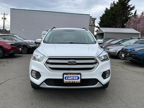 Oxford White 2018 Ford Escape SE