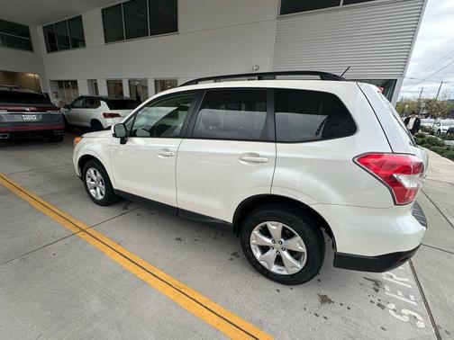 Satin White Pearl 2015 Subaru Forester 2.5i Premium