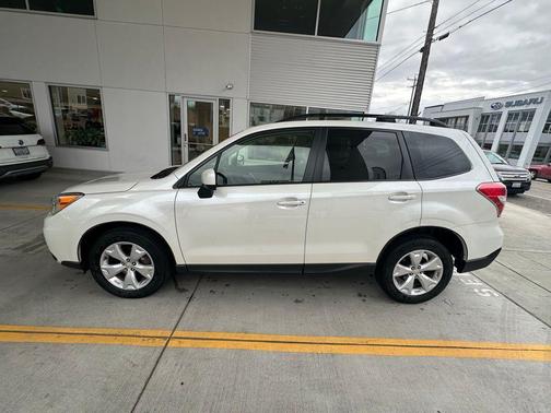 Satin White Pearl 2015 Subaru Forester 2.5i Premium