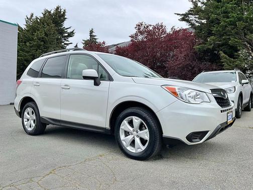 Satin White Pearl 2015 Subaru Forester 2.5i Premium