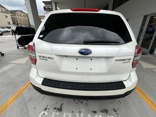 Satin White Pearl 2015 Subaru Forester 2.5i Premium