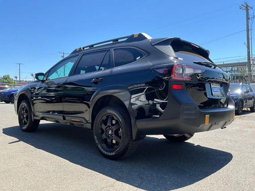 Crystal Black Silica 2025 Subaru Outback Wilderness