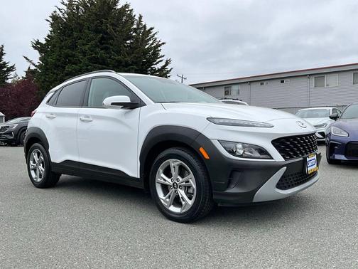 Lunar White 2023 Hyundai KONA SEL