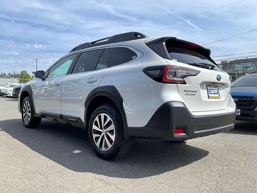 Crystal White Pearl 2025 Subaru Outback Premium