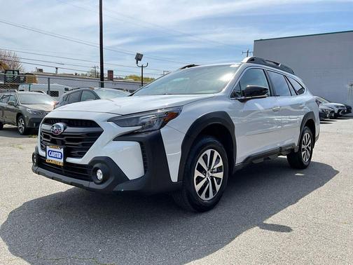Crystal White Pearl 2025 Subaru Outback Premium