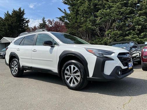 Crystal White Pearl 2025 Subaru Outback Premium