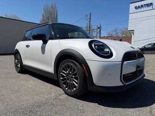 White Metallic 2025 MINI Hardtop
