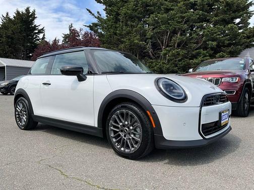 White Metallic 2025 MINI Hardtop SIGNATURE PLUS