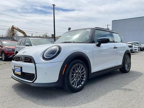 White Metallic 2025 MINI Hardtop SIGNATURE PLUS