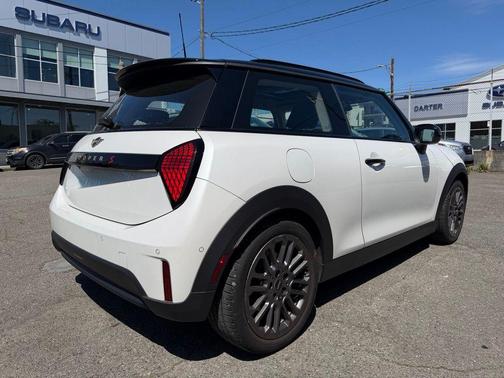 White Metallic 2025 MINI Hardtop