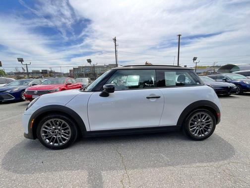 White Metallic 2025 MINI Hardtop SIGNATURE PLUS