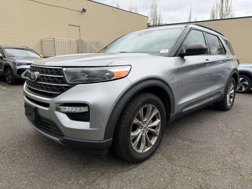 Silver Metallic 2022 Ford Explorer XLT