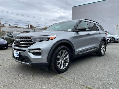 Iconic Silver Metallic 2022 Ford Explorer XLT
