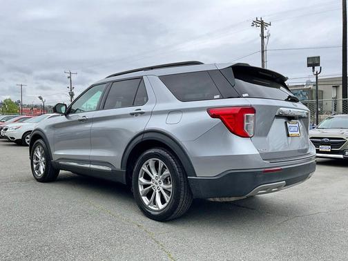 Iconic Silver Metallic 2022 Ford Explorer XLT