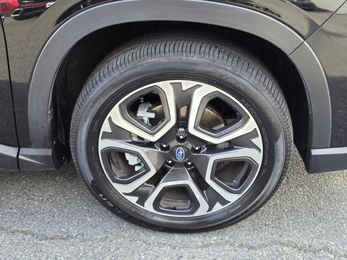 Crystal Black Silica 2023 Subaru Ascent Limited 7-Passenger