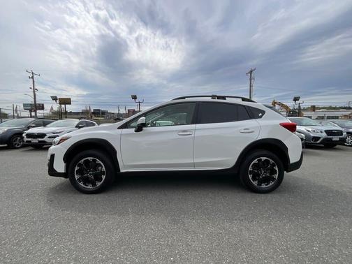 Crystal White Pearl 2021 Subaru Crosstrek Premium