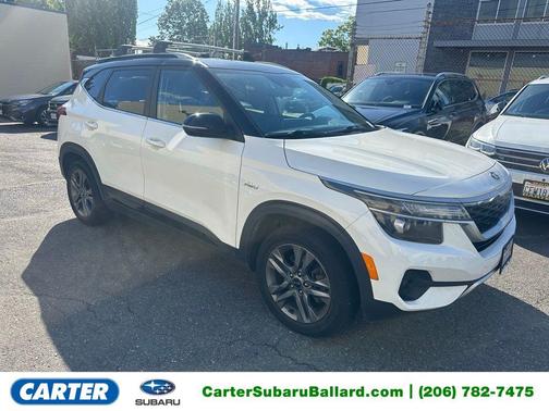 Clear White / Black Roof 2021 Kia Seltos S