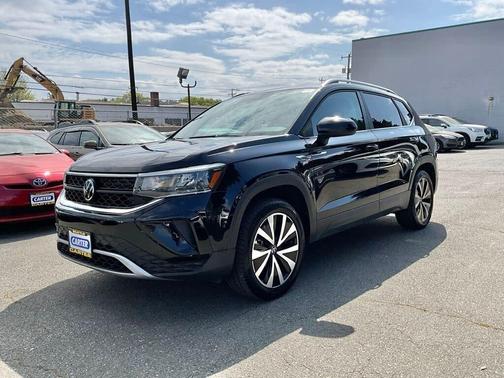 Deep Black Pearl Effect 2022 Volkswagen Taos 1.5T SE