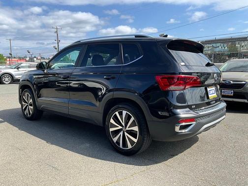 Deep Black Pearl Effect 2022 Volkswagen Taos 1.5T SE