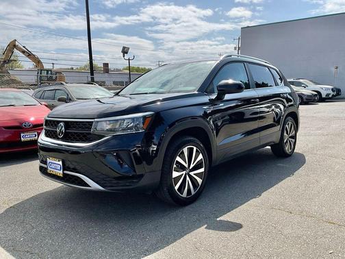 Deep Black Pearl Effect 2022 Volkswagen Taos 1.5T SE