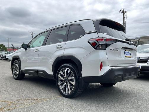 Crystal White Pearl 2025 Subaru Forester Touring