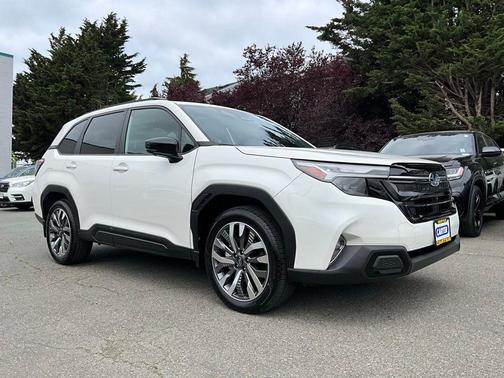 Crystal White Pearl 2025 Subaru Forester Touring