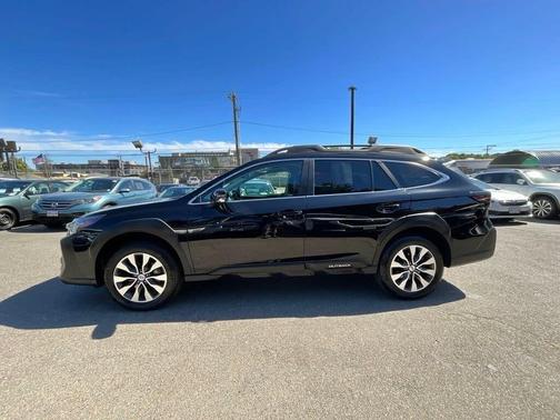 Crystal Black Silica 2024 Subaru Outback Limited