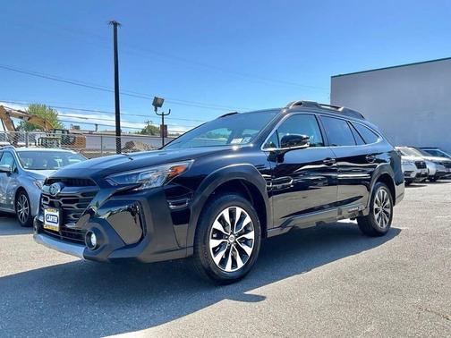 Crystal Black Silica 2024 Subaru Outback Limited
