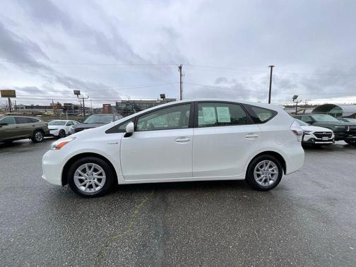 2014 Toyota Prius v Two