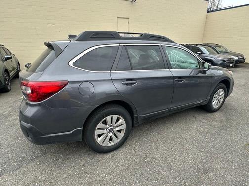 Magnetite Gray Metallic 2018 Subaru Outback 2.5i Premium