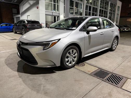 2024 Toyota Corolla Hybrid LE