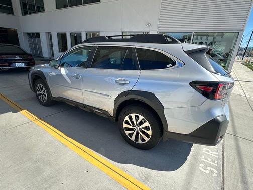 Ice Silver Metallic 2025 Subaru Outback Premium