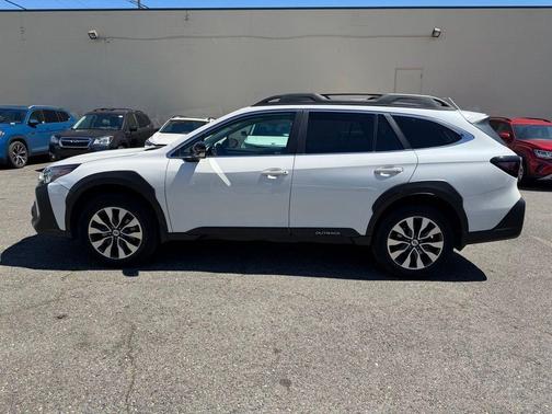Crystal White Pearl 2023 Subaru Outback Limited