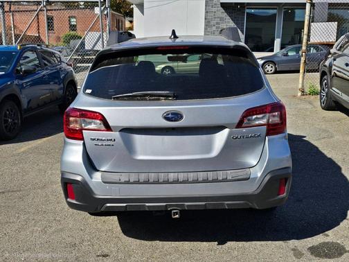 Ice Silver Metallic 2019 Subaru Outback 2.5i Premium