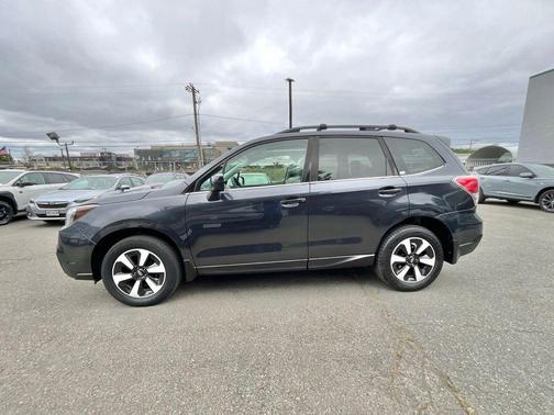 Dark Gray Metallic 2017 Subaru Forester 2.5i Limited