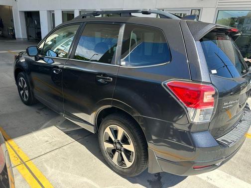 Dark Gray Metallic 2017 Subaru Forester 2.5i Limited