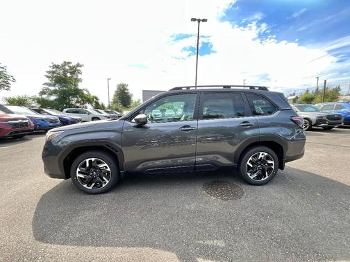 Magnetite Gray Metallic 2026 Subaru Forester Premium