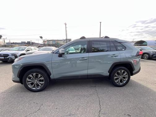 2022 Toyota RAV4 Hybrid XLE Premium